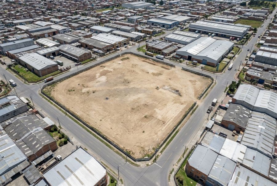 Vista aérea de un lote urbano sin construir